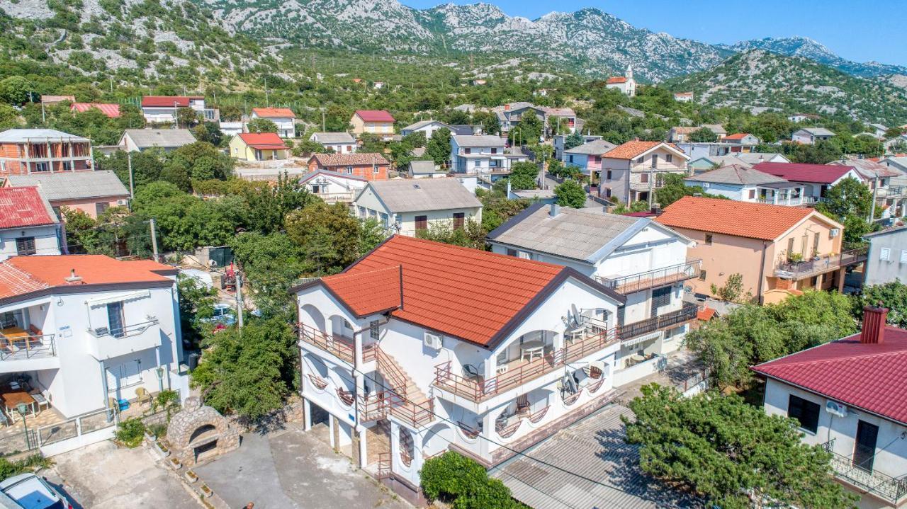 Apartmani Luky Карлобаг Экстерьер фото