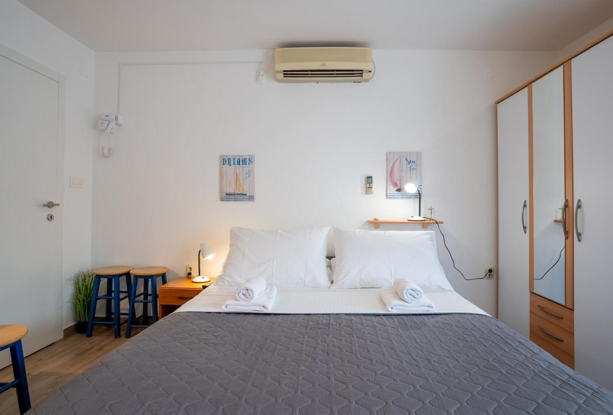 Apartmani Luky Карлобаг Экстерьер фото
